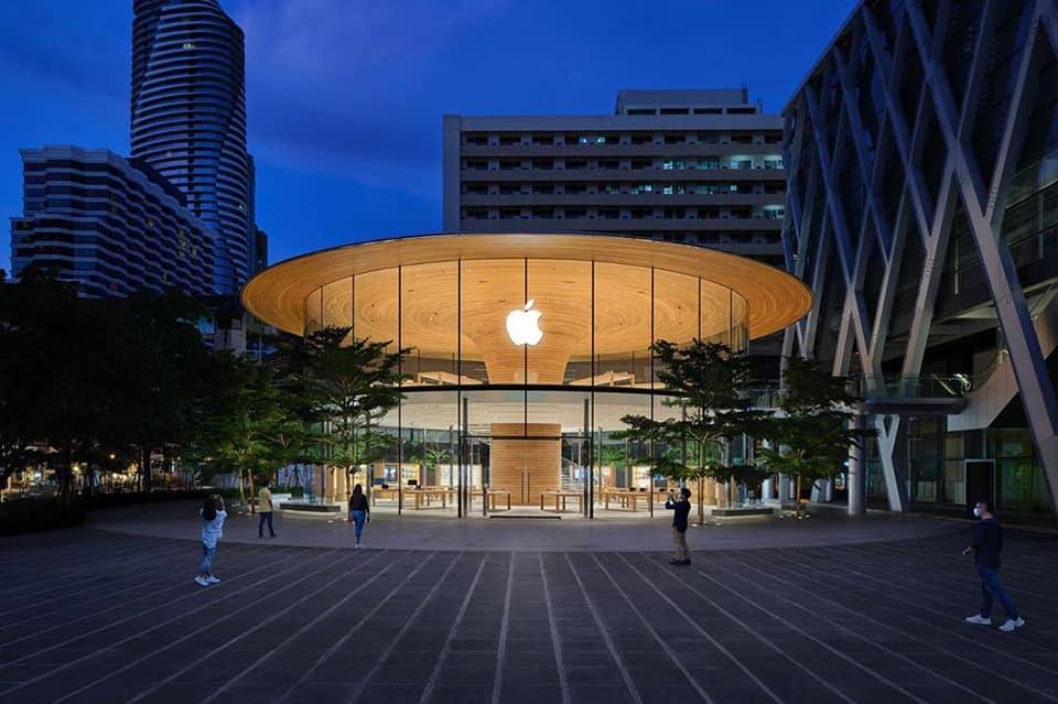 Apple Store Launches 2nd Retail Location in Bangkok at Central World